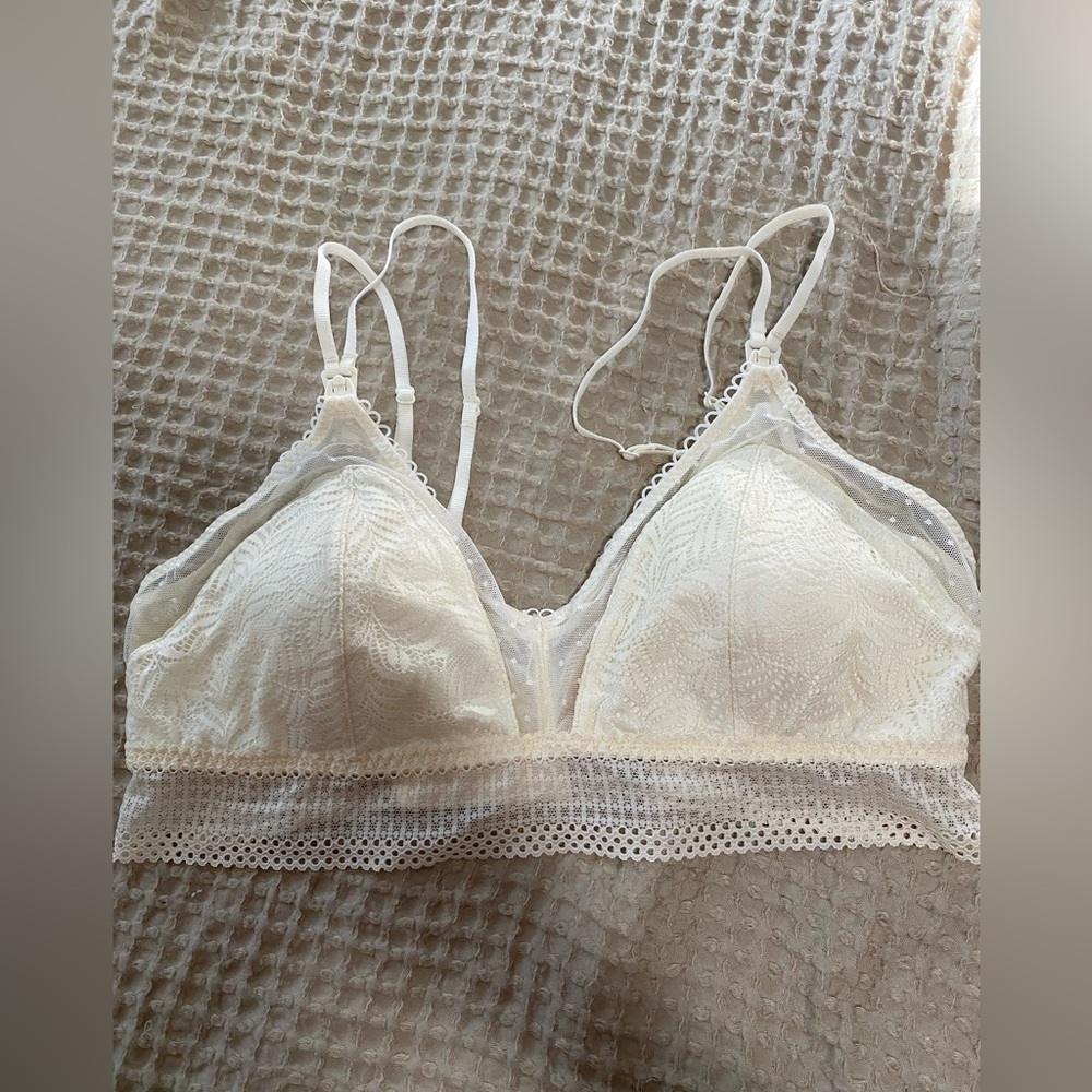 Lace nursing bra